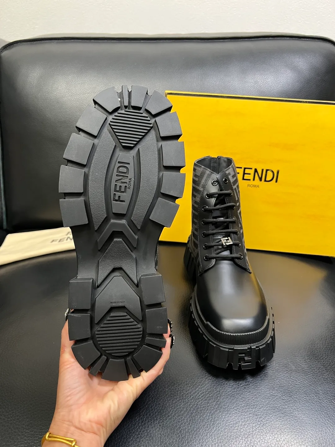 Men's shoes 💰900 FENDI High-quality top craftsmanship, Fendi boots high-top counter synchronization, original factory configuration imported Italian cowhide fly-knit fabric, imported cowhide lining, breathable and comfortable, soles: original soles specially provided by the original factory, original factory and single goods are welcome to compare, code number 39-44 (customized 38 45)